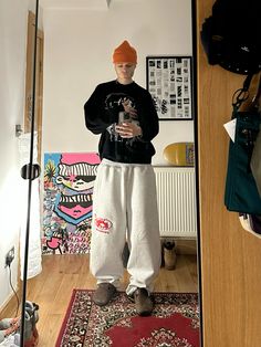 Gray Sweat Pants Outfits, Sweat Pants Outfits, Gray Sweatpants Outfit, Tuff Fits, Snowboarding Style, Sweatpants Outfit, Digital Closet, Pants Outfits, Streetwear Men