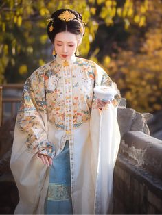 Chinese Traditional Clothing, Ming Dynasty, Traditional Clothing, Traditional Outfits, Saree, Clothes