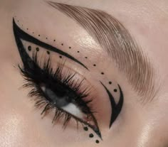 Delineados aesthetic Teknik Makeup, Make Up Designs, Eyeliner Designs, Cute Eye Makeup, Graphic Makeup, Swag Makeup, Eye Makeup Pictures, Beauty Make-up, Makijaż Smokey Eye