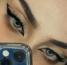 Swag Makeup, Eye Makeup Pictures, Makijaż Smokey Eye, Eye Makeup Designs, Dope Makeup, Edgy Makeup, Makeup Eye Looks, Makeup Makeover, Eye Makeup Art