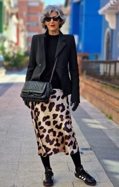 Carmen Gimeno, Rok Outfit, Leopard Print Outfits, Mode Tips, Over 60 Fashion, 60 Fashion, Over 50 Womens Fashion, Looks Street Style