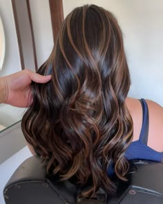 Black Hair With Chestnut Highlights, Straight Brown Balayage, Balyage Hair, Gambar One Direction, Brunette Hair With Highlights, Hair Streaks