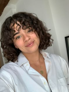 Permed Bob With Bangs, Round Face Hairstyles Curly Hair, 3b Short Curly Hair Bangs, Curly Short Hair With Fringe, Short Permed Hair With Bangs, Bangs With Short Curly Hair, Shoulder Length Curly Hair With Fringe, Naturally Curly Bob With Bangs