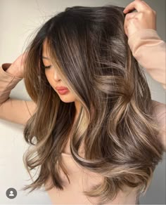 Beige Brunette, Light Brown Hair Styles, Brown Hair Styles, Brunette Roots, Light Brown Hair Color, Light Brunette Hair, Beige Hair, Korean Hair Color