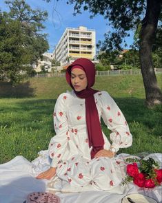 Aesthetic Outfits Hijab, Outfit Muslim, Strawberry Outfit, Hijab Fashion Summer, Hijabi Fashion Casual