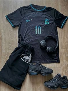 Football Shirt Outfit, Men Streetwear Outfits, Football Drip, Jersey Fits, Trendy Boy Outfits, Everyday Casual Outfits, Cold Fits, Shoes Outfit Fashion