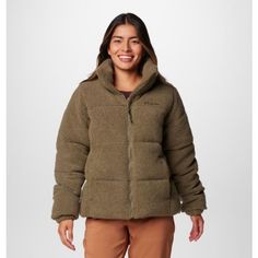 The perfect puffer for all-day comfort. This Sherpa jacket is soft, stylish, and packed with 100% recycled insulation to keep in just the right amount of warmth while feeling lightweight. Sherpa Jacket, Columbia Jacket, Green Jacket, Everyday Outfits, Insulation, Columbia, Puffer, Winter Jackets, Jackets & Coats