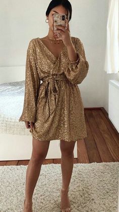 Outfit Navidad, Chique Outfit, Shimmery Dress, Fiesta Outfit, Nye Outfits, New Years Eve Outfits, Looks Chic, Look Vintage, Homecoming Dress