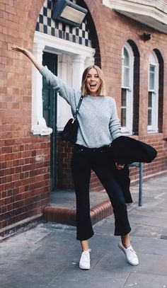 Trending Work Outfits, Hanna Stefansson, Outfits To Wear, Cropped Flare Jeans, Cropped Flares, Casual Work Outfits, Jeans Outfit