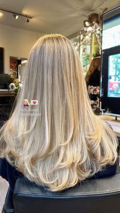 Blowouts Medium Hair, Soft Layers Blonde Hair, Blonde Hair Inspiration Long Layers, Soft Blonde Highlights On Blonde Hair, Cold Tone Blonde Hair, Platinum Blonde Highlights On Blonde, Cool Blonde Highlights On Blonde Hair, Blonde Highlights Layered Hair, Full Blonde Highlights On Blonde Hair