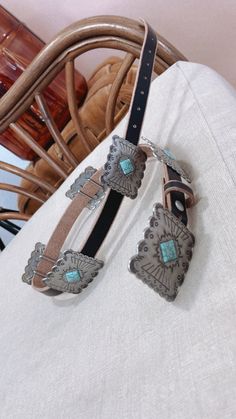 The Dallas Distressed Western Concho Belt is a perfect addition to your outfit to create the ultimate western look! Western Genuine Distressed Leather belt Rectangular conchos 100% Hand-distress genuine Vintage leather Width of strap is 0.8" Strap measurement from start of strap to middle hole S/M:32", M/L:36", L/X:40" From middle hole to tip end of belt is 6" additional Fall Patchwork, Look Western, Style Wide Leg Jeans, Bride Top, Chic Halloween, Western Accessories, Concho Belt, Western Women, Western Look