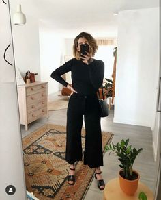 Minimalist Moda, Look Casual Chic, School Looks, Mode Inspo, Work Attire, Mode Inspiration, Work Fashion, Outfits Casuales, Wearing Black