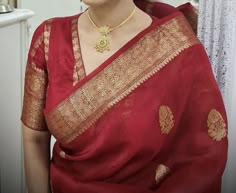 Marron Blouse Design, Handloom Saree Blouse Designs, Dark Pink Blouse Designs, Key Hole Blouse Design, Roja Blouse Designs, Blouse Designs For Fat Ladies, Big Border Saree Blouse Design, Red Blouse Designs, Brocade Blouse Designs