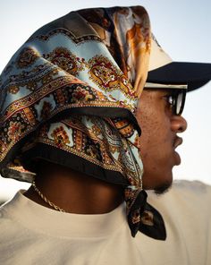 Pirate Renaissance Silk Bandana Guys In Bandanas, Silk Bandana Outfit Men, Unique Hats For Men, Men’s Head Scarf, La Style Outfits Men, Silk Scarf Outfit Men, Styling A Silk Scarf, Mens Bandana Style, Men Bandana Style