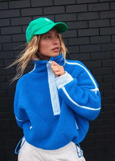 100% Polyester. Model is wearing a size S. Mountain High, Crop Top Hoodie, Workout Crop Top, Fuzzy Sweater, Half Zip Pullover, Womens Fleece, Mode Inspiration, High Collar, Half Zip