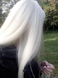 Ice White Hair, Aesthetic White Hair, White Hair Aesthetic, Long White Hair, White Hair Color, White Blonde Hair, Platinum Hair, Pretty Hair Color, Platinum Blonde Hair