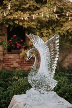 HERE’S WHY YOU NEED TO HAVE A WEDDING ICE SCULPTURE Swan Ice Sculpture Weddings, Swan Ice Sculpture, Swans At Wedding, Swan Lake Themed Wedding, Swan Lake Wedding Theme, Ice Sculptures Wedding, Black Swan Wedding, Swan Wedding Dress, Swan Lake Party