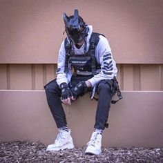 Geek Chic Men, Geek Chic Outfits, Techwear Aesthetic, Cyberpunk Helmet, Techwear Cyberpunk, Cyberpunk Techwear, Geek Chic Fashion, Dystopian Fashion, Techwear Streetwear