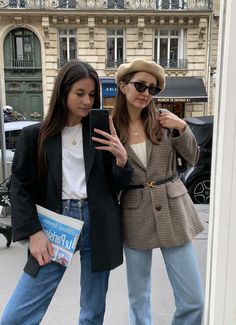 spring paris fashion Paris Spring Outfit, Spring Paris Fashion, Paris Trip Outfits, Europe Outfits, Paris Outfits, Casual Chic Outfit, Chic Outfit, Parisian Chic