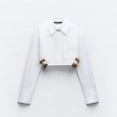 New With Tag Zara S/S 2024 Collection Shirt Made Of Gabardine. Lapel Collar And Long Cuffed Sleeves. Straps At Side Hem With Metal Buckle. Front Button Closure. White 7385/003 Outer Shell 100% Cotton Clothing Care Guide: Machine Wash Max. 30c/86f Delicate Cycle Do Not Use Bleach / Whitener Iron Maximum 110c/230f Tetrachloroethylene Dry Clean Do Not Tumble Dry Chic White Cropped Shirt For Office, Chic White Cropped Shirt For Work, Elegant White Button-up Cropped Shirt, White Fitted Cropped Shirt For Fall, White Collared Cropped Shirt For Work, White Button-up Cropped Shirt For Fall, White Fitted Cropped Shirt Chic Style, Chic Fitted White Cropped Shirt, Chic White Fitted Cropped Shirt