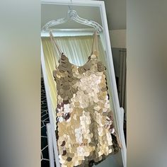 Absolutely Gorgeous Alice And Olivia Dress Golden Sequin ! Deco Beads, Backless Midi Dress, Embellished Shirt, Asymmetrical Midi Dress, Geometric Dress, Off White Dresses, Tiered Ruffle Dress, Bodice Dress, Floral Shirt Dress