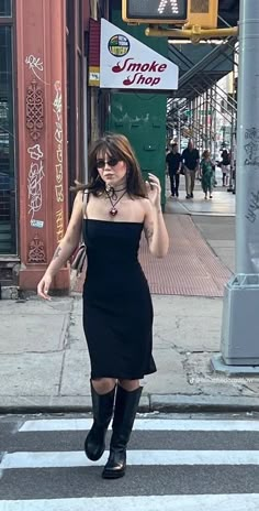 Slip Dress Outfit 2023, Hardcore Outfits, Fashion Aesthetics, 2000s Fashion, Spring Summer Outfits, Outfits Casuales, 90s Fashion