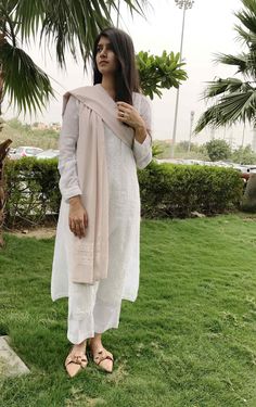 College Outfits Indian, College Outfits Aesthetic, Chikan Kurta, College Outfits Summer Casual, College Outfits Party, White Attire, Lucknowi Kurta, College Outfits Casual, College Outfits Comfy