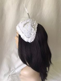 This is a classy vintage inspired 1950s - 1960s White woven braid straw half hat with a modern touch perfect as a elegant COGIC church hat, bridal fascinator hat, wedding hat, tea party hat, ladies white church hat or any other special occasion. One size fits all Easy to wear WHAT MAKES THIS SO UNIQUE Light-weight and cool to wear. EASY TO WEAR This headpiece is designed to fit the contour and fit any head size and sits comfortable on your head because of the retractable underneath. Love what yo White Vintage Fascinator For Royal Ascot, Vintage White Hat Headpiece, Vintage White Wedding Costume Hats And Headpieces, Vintage White Costume Hats And Headpieces For Wedding, White Hat For Vintage Events, Vintage White Costume Hats For Wedding, White Vintage Wedding Costume Hats And Headpieces, White Vintage Headpiece For Formal Occasions, White Vintage Headpieces For Formal Occasions