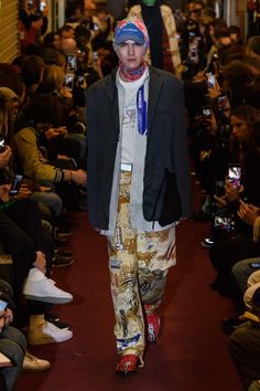 Demna Gvasalia, 2019 Runway, Male Fashion Trends, Antique Market, Fashion People, Male Fashion, Fall Collection, Fall 2018, Mens Fashion Trends