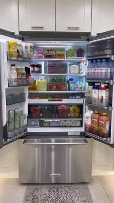 fridge storage organization ideas Happy Blessed Sunday, Fridge Goals, Dream Fridge, Homemade Christmas Cake, Refrigerator Ideas, Ocd Organization, Storage Organization Ideas, Fridge Decor