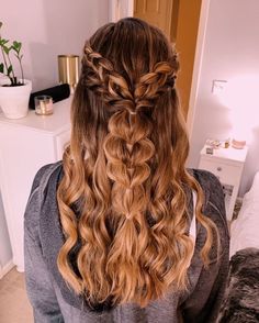 Hairstyles For Hoco, Prom Hair Medium, Hoco Hair Ideas Down, Hoco Hairstyles