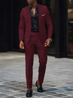 Burgundy Grooms Suit, Red Black Suit, Robe Suit Men, Prom Attire For Men, Casual Well Dressed Men, Wine Outfit Men, Casual Mens Suit, Men Burgundy Outfit, Dark Suits For Men