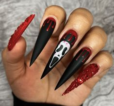 21 Blood Nail Art Designs for Halloween - ♡ July Blossom ♡ Paznokcie Hello Kitty, Horror Nails, Holloween Nails, Cute Halloween Nails, Goth Nails, Stiletto Nails Designs, Crazy Nails