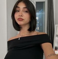 logan ortiz-woodley | the dead and the dark Halo Beyonce, Football Wags, Maggie Lindemann, British American, The Dead, Beyonce, Short Hair Cuts, Hair Inspo, Hair Inspiration