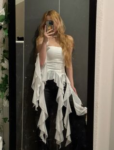 White Denim Skirt Outfit, Uni Fashion, Denim Skirt Outfits, Fashion Mirror, Dress Aesthetic, Ruffled Dress, Hip Hop Outfits, Fashion Poses, Festival Outfit