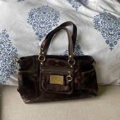 In Great Condition! Big Coach Bag, Generator Accessories, Y2k Fits, Accessory Inspo, Clothing Wishlist, Vintage Coach Bags, Brown Purse, Bags Coach, Brown Purses