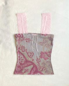 Vintage tank top with light pink lace straps. Pink ribbon bow with pearls. Girly Fashion, Feminine Style, Different Styles, Spring Outfits, Unique Style, Outfit Ideas, Ballet