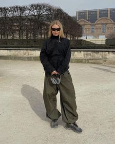 Pakaian Hipster, Cargo Pants Outfit, Tomboy Outfits, Cold Weather Outfits, Inspired Outfits, Hiking Outfit