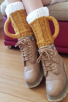 Crochet Beer Mug, Crochet Beer, Oktoberfest Outfits, Socks Crochet, Beer Socks, Circular Knitting Machine, Beer Theme, Style Socks, Hand Knit Socks