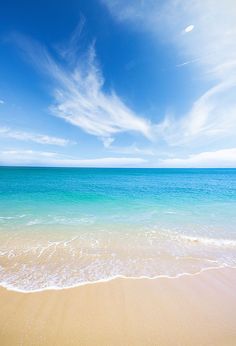 the beach is clean and ready to be used as a backdrop for an image or wallpaper