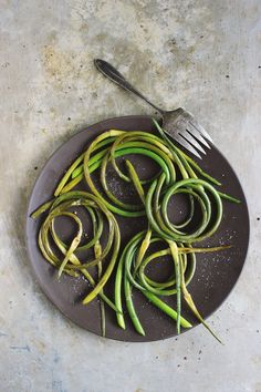 some green beans are on a plate with a fork