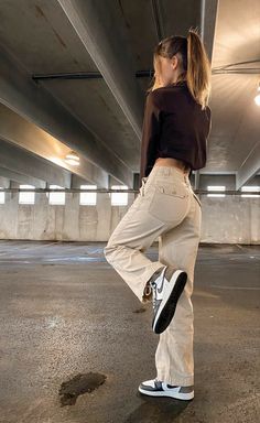 Moda Grunge, Brown Outfit, Parking Garage, Streetwear Fashion Women, Indie Outfits