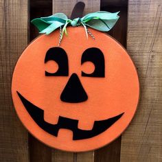 How to Make a Whimsical Embroidery Hoop Jack-O-Lantern Felt Jack O Lantern, Whimsical Embroidery, Dating Myself, Repurposed Projects, Felt Boards, Dollar Tree Pumpkins, Turkey Art, Pallet Christmas Tree, Jack O Lantern Faces