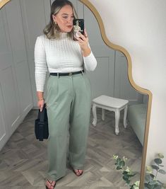 Save this pin for a curated collection of outfits tailored for midsize bodies that celebrate every curve. Discover fresh fashion inspiration and styling tips to elevate your wardrobe! #FashionInspo #CurvyFashion #OutfitIdeas Triangle Outfits, Fresh Fashion