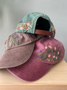 Hand embroidered floral baseball cap. Made to order item. Each hat is hand embroidered meaning it's one of a kind and wearable art.  The hat is 100% cotton lined with Cool-Crown 100% nylon mesh to promote cooling and minimize staining. Leather adjustable back strap. Processing time is 2-3 weeks. Customization is always welcome! DM me for custom request and I will do my best to make it happen for you. ADD IN ITEM LISTING: For adding a hand stitched name to your hat please purchase add on item. li Hat Hand Embroidery, How To Wrap A Baseball Hat For A Gift, Embroidered Baseball Hat, Embroidery To Sell, Hiking Honeymoon, Hat Embroidery Ideas, Restyled Clothing, Cute Hats For Women