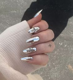 30 Oval Nail Designs to Elevate Your Manicure Game Classy Nails Design, Oval Nail Designs, Oval Nail, Oval Nails Designs, Classy Nail Designs, More Is More, Round Nails