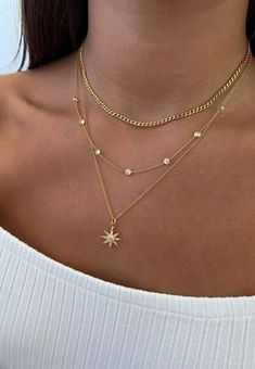 Gold Jewellery Inspiration, Necklace Stack Dainty, 2025 Jewelry Trend Forecast, Gold Beachy Jewelry, Evry Jewels Necklace Stack, Jewlerie Aesthetic Gold And Silver, Jewelry Stacking Necklaces, Necklace Stacking Gold, Gold Necklaces Aesthetic