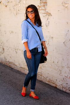 Fridays are usually a snooze more than once day and typically that means I wear chambray. Double denim or a Canadian tuxedo if you will, is just the outfit when you need to roll out of bed and look somewhat put together... {kova & t jeans // f21 chambray shirt // zara flats // sole society Red Shoes Outfit, Ballerina Outfit, Rolled Up Jeans, Flats Outfit, Work Dresses For Women, Denim Wear, Double Denim, Minimal Outfit