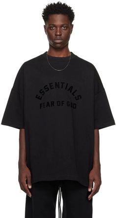 Fear of God ESSENTIALS.Black Crewneck T-Shirt.Cotton jersey T-shirt..· Rib knit crewneck.· Logo bonded at front.· Dropped shoulders.· Rubberized logo patch at back collar.Supplier color: Jet black.100% cotton..Made in Viet Nam..241161M213024 Basic Crew Neck T-shirt For Streetwear, Crew Neck Tops With Logo Print For Streetwear, Logo Crew Neck Top With Relaxed Fit, Relaxed Fit Logo Top With Crew Neck, Cotton T-shirt With Logo Print, Relaxed Fit Crew Neck Top With Logo, Casual Black Top With Logo Patch, Essential Cotton Top With Letter Print, Crew Neck Logo Print Top For Streetwear