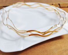 Material headband: Metal size:about 3mm color: Gold quality:10pcs If you need a large quantity, please contact with me! Material Headband, Metal Hairband, Blank Hats, Simple Headbands, Metal Headband, Headband Jewelry, Band Metal, Metal Headbands, Gold Headband